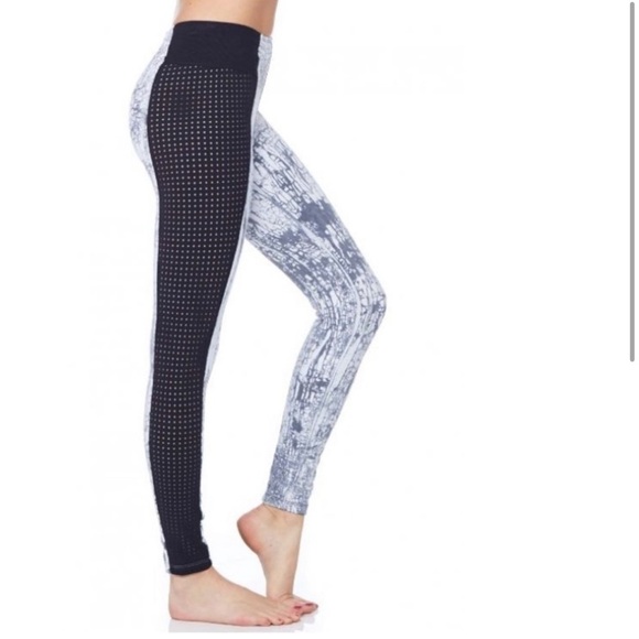 Blue Life Fit Women’s Sz S Perforated Sides Contrast Leggings Activewear Yoga - Picture 3 of 16